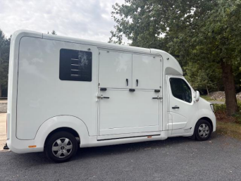 Stephex STX paardencamionette te huur in Melle